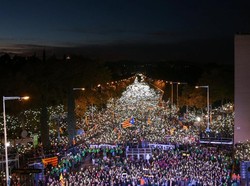 Kepolisian Bentrok dengan Warga Catalan di Barcelona
