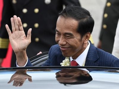Momen Jokowi dan Iriana Tiba di Manila untuk Hadiri KTT ASEAN