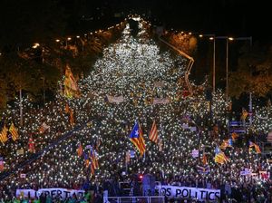 Potret Warga Catalonia Penuhi Jalan, Demo Minta Pemimpin Dibebaskan
