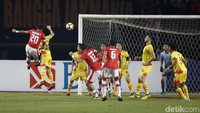 Dalam laga yang dilangsungkan di Stadion Patriot, Bekasi, Minggu (12/11/2017) ini, Persija mampu membalas melalui Rizki Ramdani Lestaluhu di menit 45.
