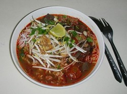 Gara-gara Salah Porsi, Wanita Ini Tega Lempar Sup Panas ke Penjual