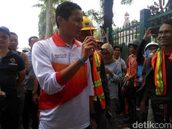 Tinjau Proyek di GBK, Sandi Ingatkan Soal Kamar Mandi dan Parkir