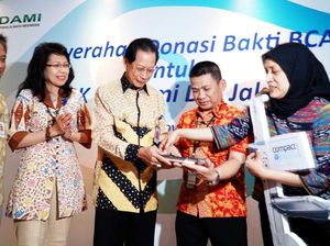 BCA Serahkan Donasi untuk Operasi Katarak Gratis