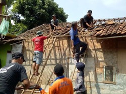 Polisi Sisihkan Gaji untuk Bedah Rumah Warga di Tangerang