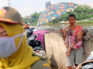 Foto: Ekspresi Pasrah Pemilik Gubuk Liar yang Dihancurkan
