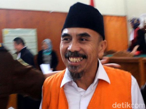 Foto: Tawa Wawan Jenderal NII Usai Divonis 10 Tahun Penjara