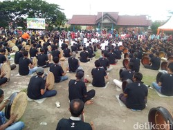 Heboh! Ratusan Orang Mainkan Rapai Uroeh di Lhokseumawe