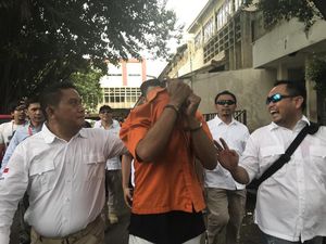 Komunikasi Robby-dr Helmi Bermula dari Grup Jual-Beli Senpi di FB