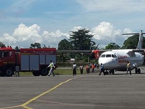 Pesawat Wings Air Tergelincir di Bandara Nabire Pesawat Wings Air Tergelincir di Bandara Nabire