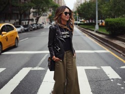 3 Sneakers yang Wajib Ada di Lemari Para Fashion Blogger