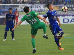 Kim Kurniawan hadir di stadion si Jalak harupat saat Persib Bandung menjamu Perser Serui, Minggu (12/11/2017).  (dok. Liga Indonesia)