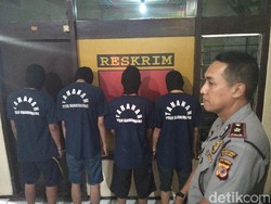 Unggah Motor Curian ke Medsos, 4 Pria di Bandung Diciduk Polisi