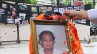 Peringati 19 Tahun Tragedi Semanggi dengan Tabur Bunga