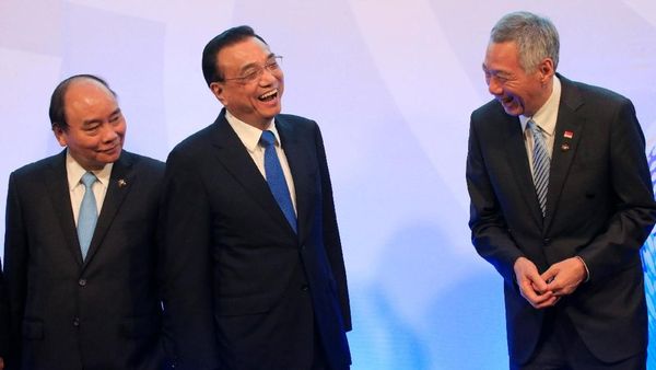 Tawa dan Keakraban Para Pemimpin Negara Saat Bertemu di Manila