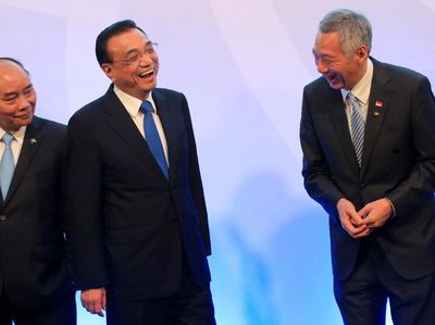 Tawa dan Keakraban Para Pemimpin Negara Saat Bertemu di Manila