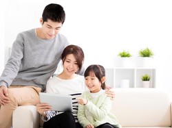 Seberapa Perlu Orang Tua Berteman dengan Anak di Medsos?