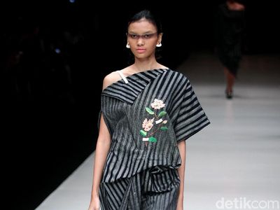 Foto: 25 Koleksi Lulu Lutfi Labibi Mengangkat Kain Lurik Yogyakarta