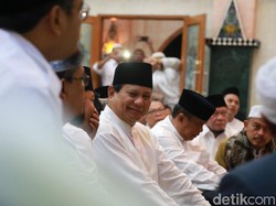 Lama Tak Ngetweet, Prabowo Posting Foto Salat Subuh Hari Ini