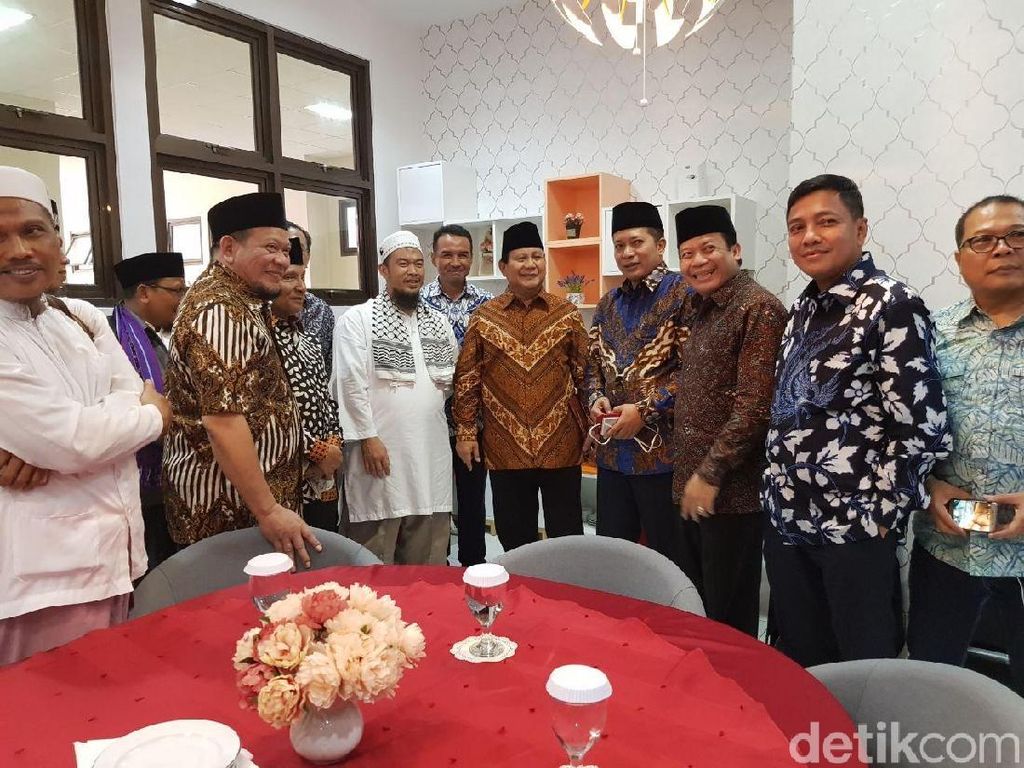 Prabowo Bertemu Amien, Gerindra: Ini Silaturahmi Antarumat Islam Prabowo Bertemu Amien, Gerindra: Ini Silaturahmi Antarumat Islam