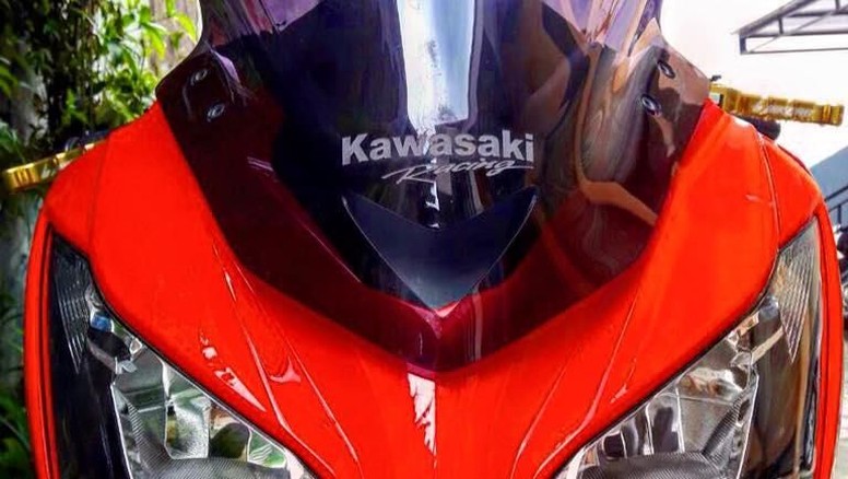 Modif Kawasaki Ninja 250 FI Bergaya Simple dan Elegan