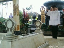 Usai ke Makam Raja, Prabowo Ziarahi Makam Jenderal Soedirman di Yogya