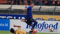  Sebelum musim kompetisi Liga 1 2017 benar-benar usai, Kim Kurniawan masih tinggal di Bandung (dok. LIga Indonesia)