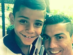 Anak Kekar Seperti Putra Cristiano Ronaldo, Gimana Menurut Bunda?