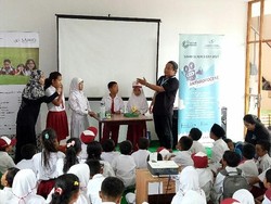 Hotel di Banyuwangi Ini Ajak Pelajar SD Nobar Film Sains