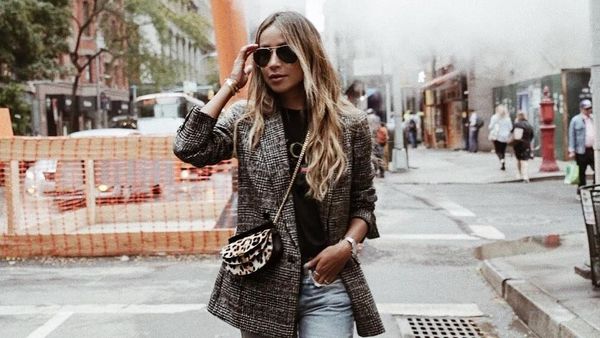 Foto: Gaya Julie Sarinana, Selebgram Berbayaran Rp 2 Miliar Sekali Posting