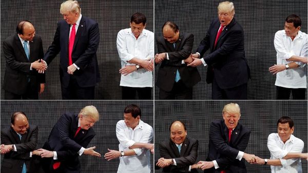 Ekspresi Kaget Trump Saat Lakukan ASEAN Handshake