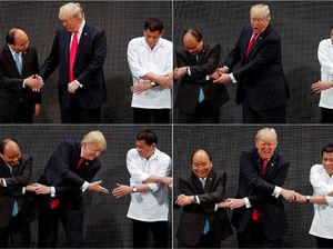Ekspresi Kaget Trump Saat Lakukan ASEAN Handshake