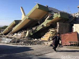 Foto: Gedung-gedung Rontok karena Gempa 7,3 SR di Iran