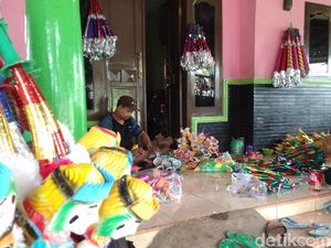 Aneka Trompet Keren Berderet di Kampung Terompet Cirebon Aneka Trompet Keren Berderet di Kampung Terompet Cirebon