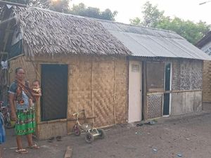Lara Warga Kampung Gubuk di Banten yang Tak Pernah Tersentuh Bansos