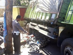 Rem Blong di Tanjakan, Tronton Hantam 4 Kendaraan di Sukabumi