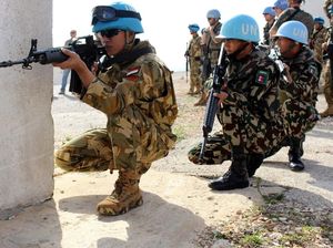 Prajurit TNI Satgas Indobatt Latih Tentara UNIFIL dan LAF Prajurit TNI Satgas Indobatt Latih Tentara UNIFIL dan LAF