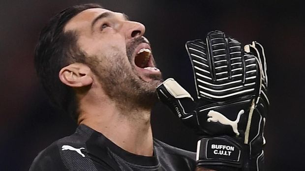 Gianluigi Buffon masih memperkuat Italia meski Azzurri gagal lolos ke Piala Dunia 2018.