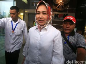 Airin Diperiksa KPK Lebih dari 8 Jam