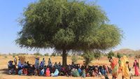 Prajurit TNI Beri Bantuan Beras dan Alquran di Desa Wailu Sudan