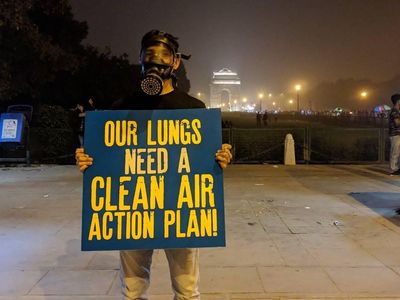 Foto: New Delhi Dikepung Asap, Warga Wajib Gunakan Masker