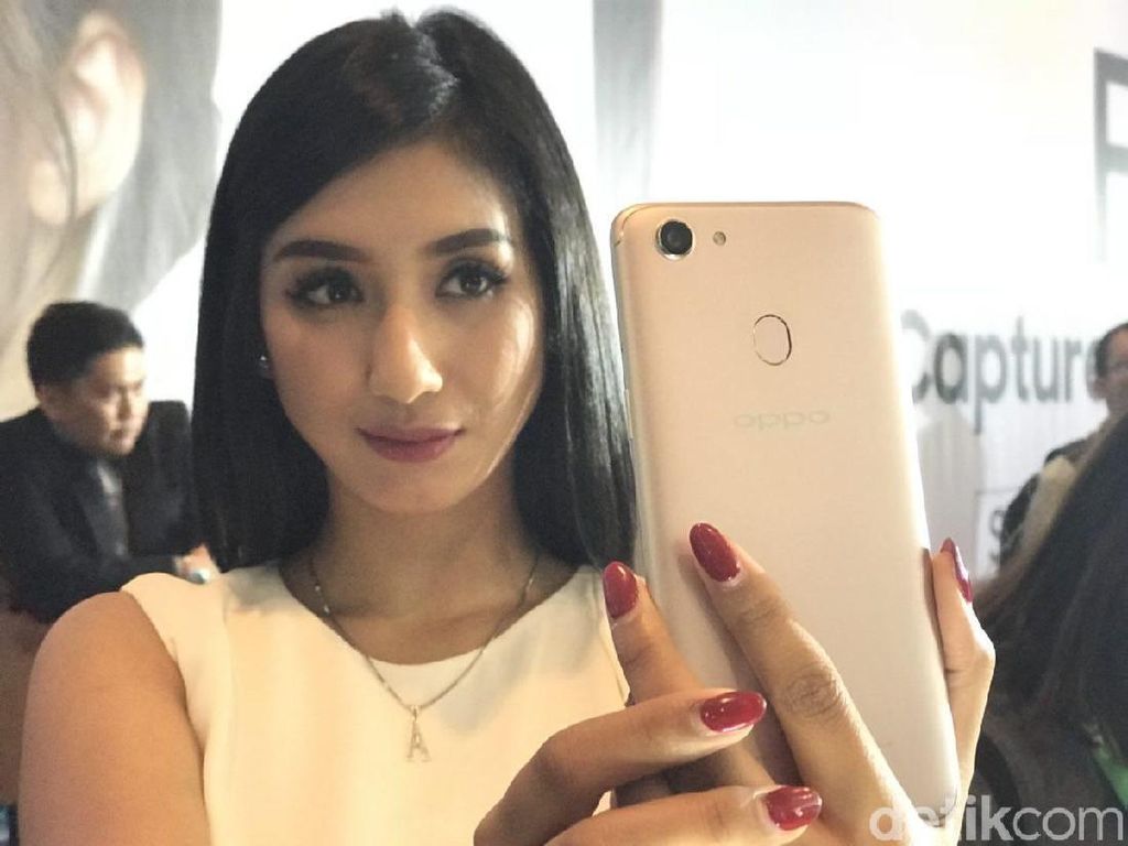 Oppo Berhasil Pepet Samsung Berkat F3 Oppo Berhasil Pepet Samsung Berkat F3