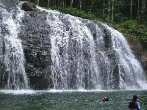 Indahnya Air Terjun Lima Tingkat di Kabupaten Lingga