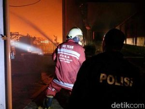 Gudang Produksi Shuttle Cock Ludes Terbakar