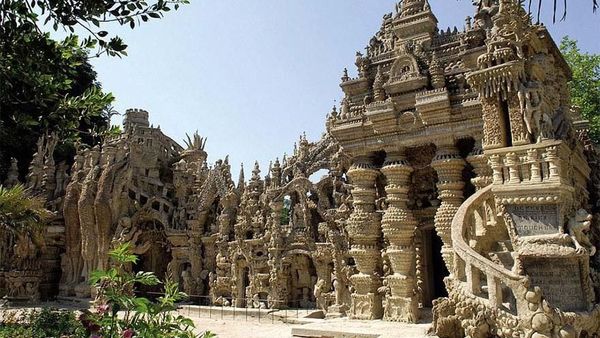 Butuh 33 Tahun Bangun Istana kerikil Ini