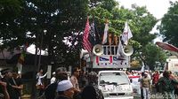 Foto: Massa Alumni 212 Penuhi Lokasi Sidang Vonis Buni Yani