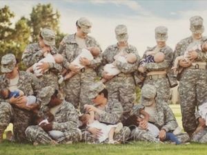 Potret Perjuangan Ibu di Kemiliteran AS Menyusui Buah Hatinya