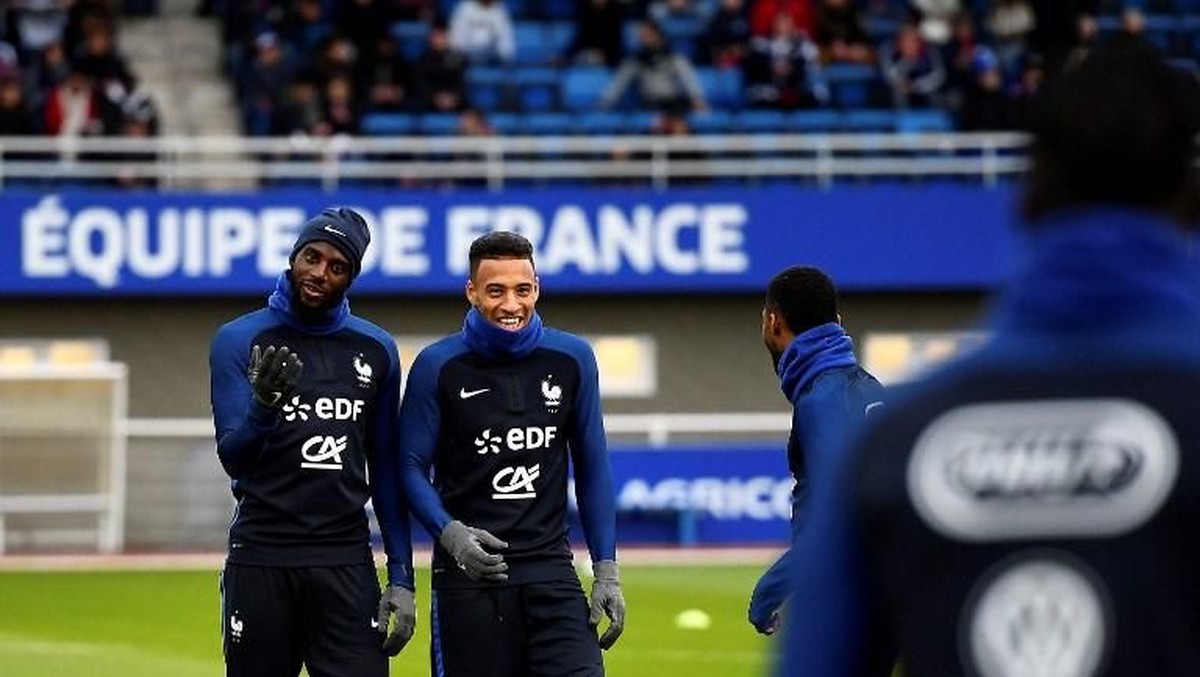 Tiemoue Bakayoko dan Corentin Tolisso Maret 2017 (FRANCK FIFE/AFP)