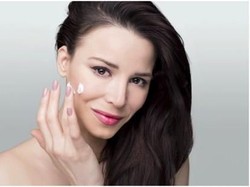 Usia Bukan Masalah, Samarkan Kerutan di Wajah dengan Cara Ini