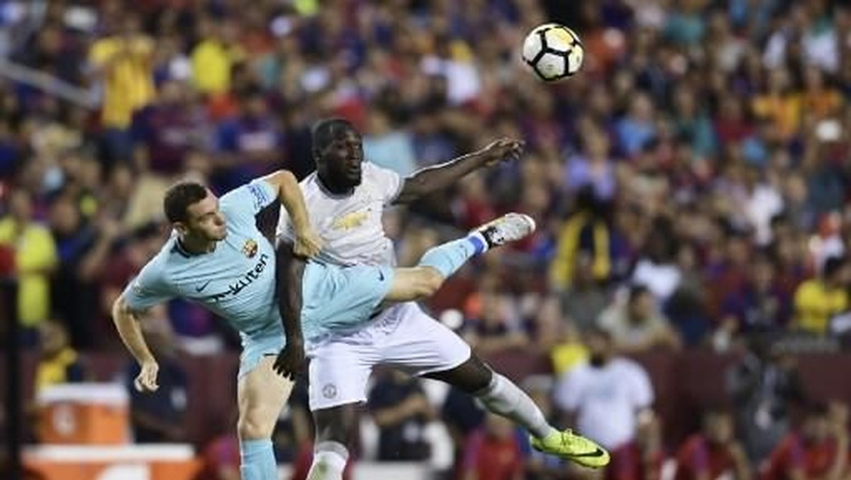 Thomas Vermaelen dalam laga pramusim Barcelona pada musim panas (Foto: Brendan Smialowski/AFP Photo)