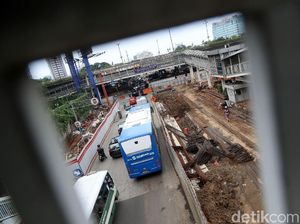 Proyek Underpass Mampang yang Molor